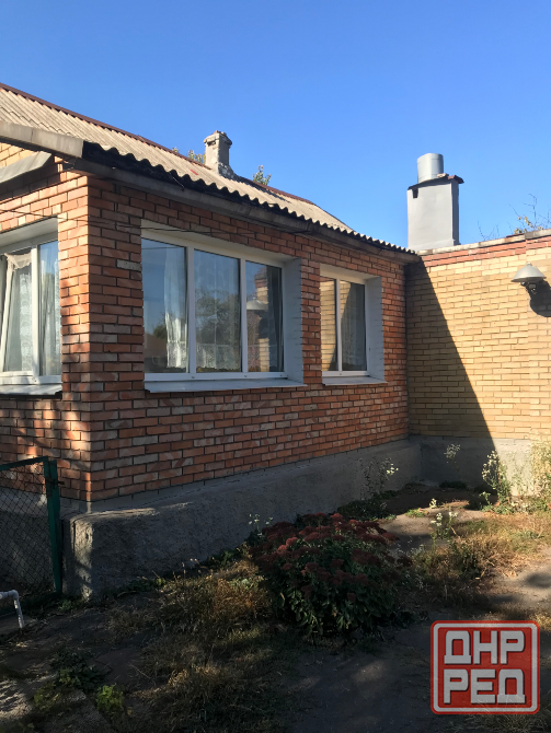 Продам дом 80 м2 Текстильщик рядом газ ,с/у в доме,гараж ,10 сот ,остановка и школа рядом Донецк - изображение 1