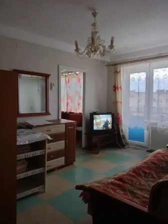 4-комнатная квартира, 56 м², 3/5 этаж Торез, 2-й микрорайон Торез