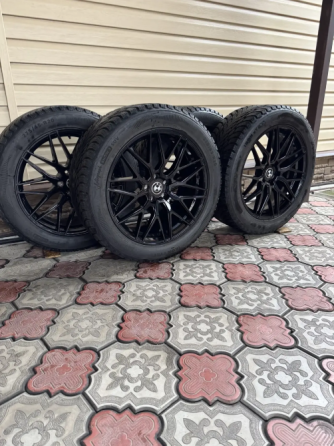Комплект дисков с зимней резиной IKON Autograph Snow 3 SUV 275/45/R20 Макеевка