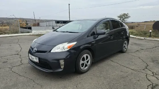 Toyota Prius Hybrid Красный Луч