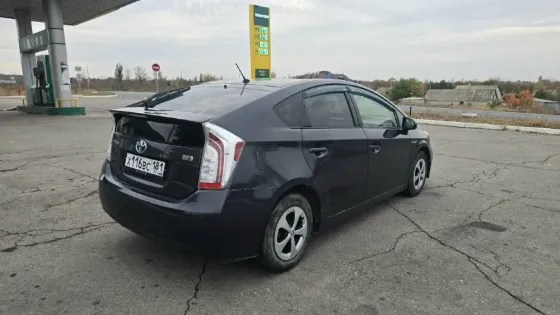 Toyota Prius Hybrid Красный Луч