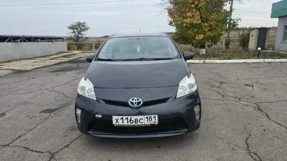 Toyota Prius Hybrid Красный Луч