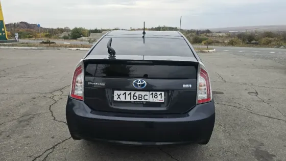 Toyota Prius Hybrid Красный Луч