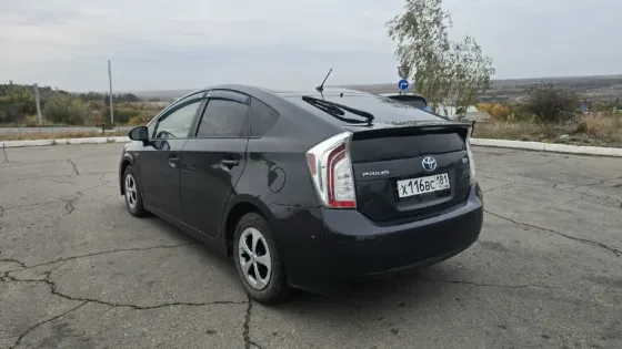 Toyota Prius Hybrid Красный Луч