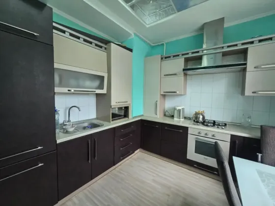 Продам 2-х комнатную квартиру сталинку, Макеевка, Центрально-Городской, ул. Ленина. Макеевка