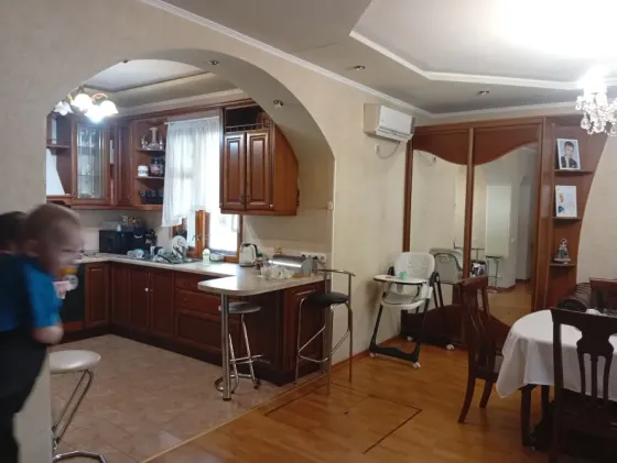 Сдам 5 комнатный дом в Буденновском районе Донецка Макеевка