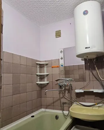 Сдается двушка в пролетарском районе 4 этаж Донецк