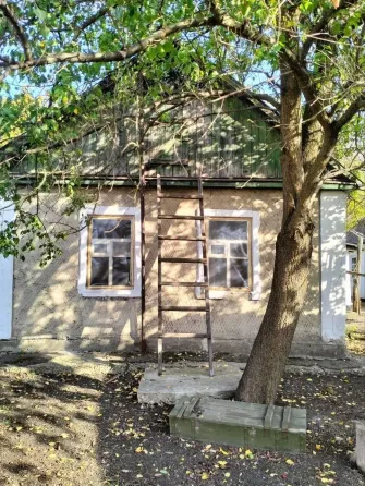 Продаётся с гаражом большой 6-ти комнатный дом с флигелем в Куйбышевском районе Донецк