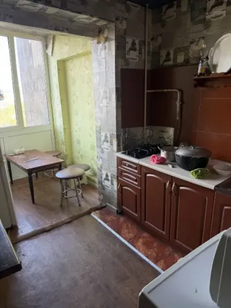 Продам квартиру в центре 3 комнатная Макеевка