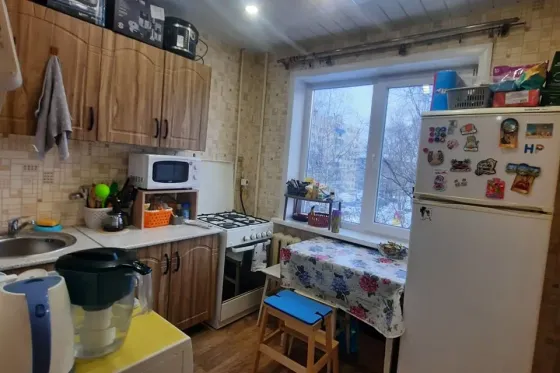 продам 3х ком. квартиру на 2 эт. Петровский круг Донецк