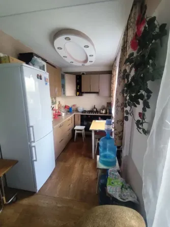 Продается 4-комн. квартира г.Торез, м-н 4  Торез