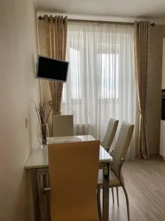 Сдам на долгий срок однокомнатную квартиру, 2/6 этаж, 37 кв. м Донецк