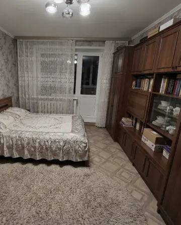 Срочно сдам квартиру в Калининском районе Донецка на долгий срок! Донецк