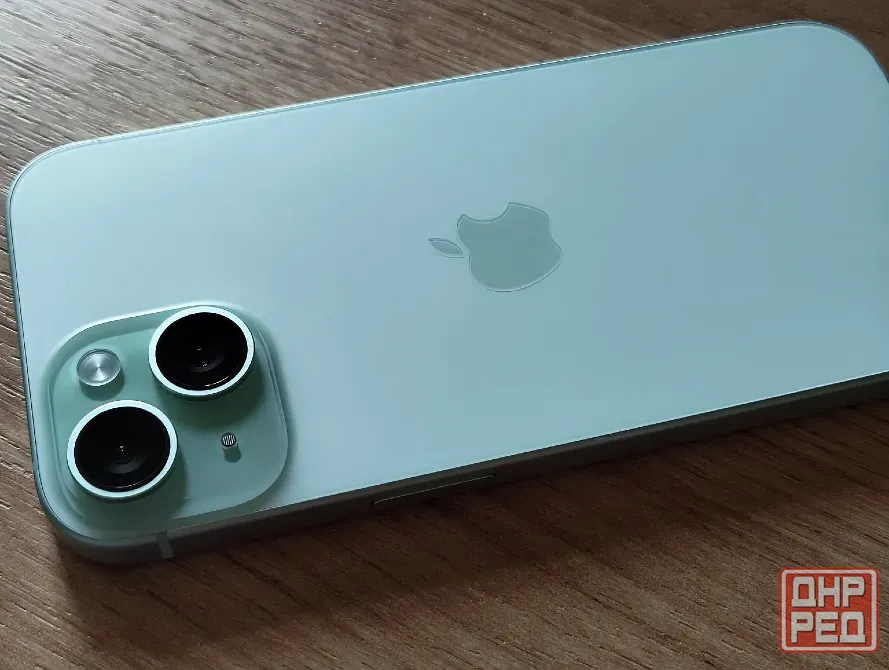 iPhone 15 128 GB, зелёный. Макеевка - изображение 1