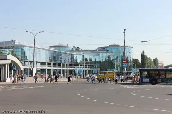 Продам отличную 2 к.кв На Жд вокзале с добротным ремонтом мебелью и техникой . Донецк