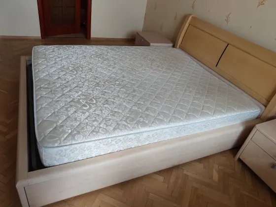 Продам кровать и 2 тумбы для спальни Донецк