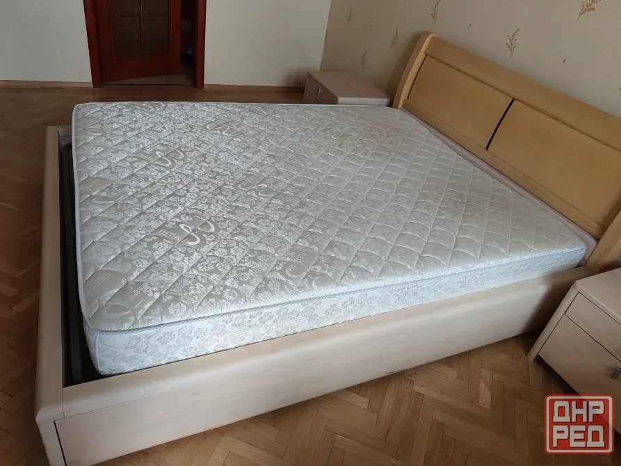 Продам кровать и 2 тумбы для спальни Донецк - изображение 2