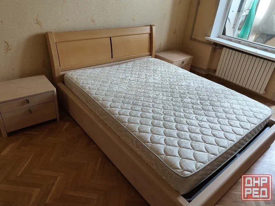Продам кровать и 2 тумбы для спальни Донецк - изображение 1