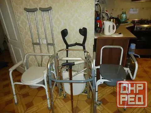инвалидная коляска с туалетом и стул туалет ещё стул для душа ванне/костыли подмышеч и трость Донецк - изображение 3