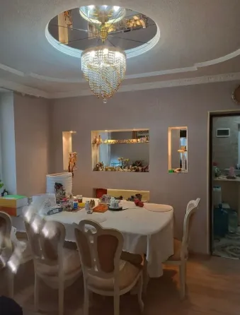 Продам дом с хорошим ремонтом Енакиево