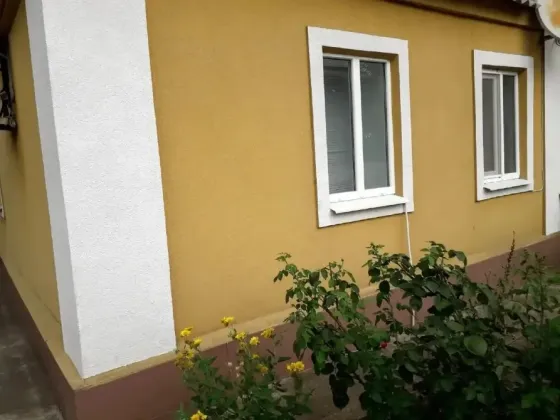Продаётся 1/2 часть дома, 30 сот. земли, пгт.Старобешево, Старобешевский район. Старобешево
