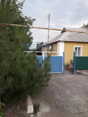 Продаётся 1/2 часть дома, 30 сот. земли, пгт.Старобешево, Старобешевский район. Старобешево