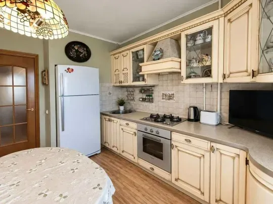 Сдаю двухкомнатную квартиру на долгий срок, 56кв.м2, 3 этаж. Донецк