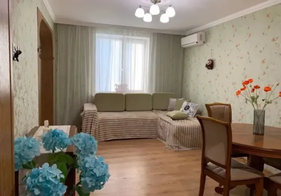 Сдаётся 3-комнатная квартира в Ленинском районе (ориентир: Цирк, Обжора). Донецк