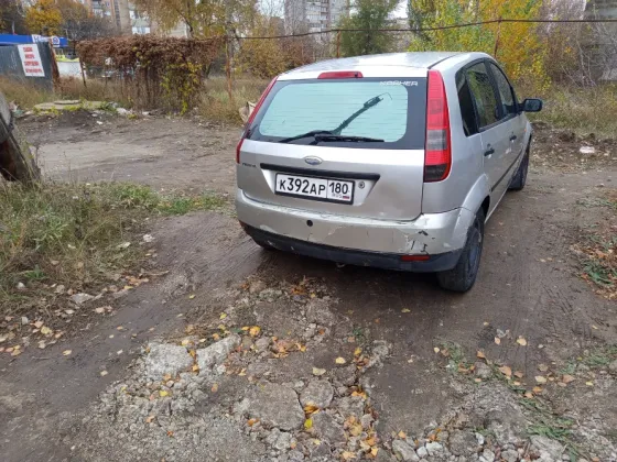 Продам машину Форд Фиеста 2005 года. Макеевка, м-н Зелёный. Машина на ходу. Макеевка