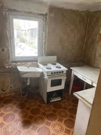 Продам 3 ком. квартиру на земле Донецк