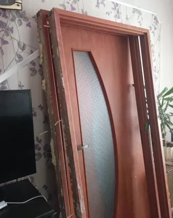 2 двери бу . дерево массив. Хорошие ручки Макеевка