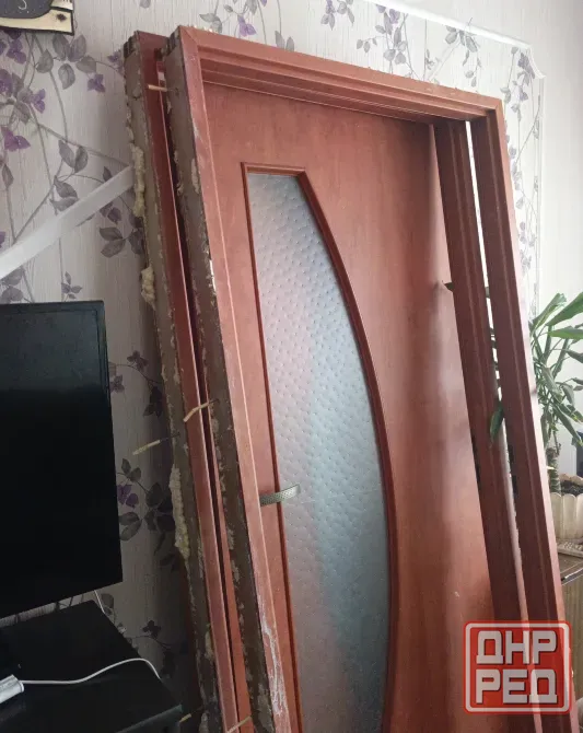 2 двери бу . дерево массив. Хорошие ручки Макеевка - изображение 1