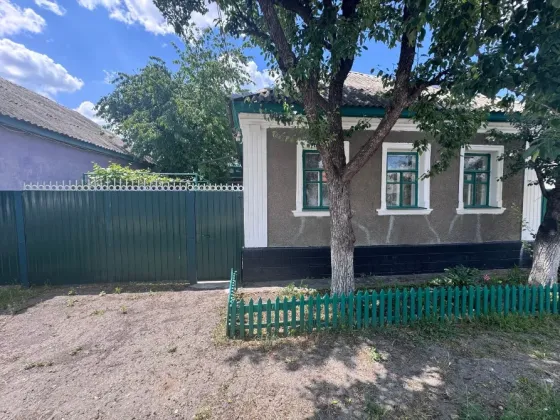 Продам дом в городе Луганск улица Чапаева Луганск