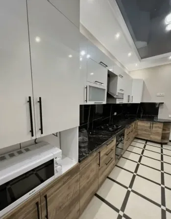 Сдаю однокомнатную квартиру в Буденовском районе Донецка, 52 кв.м2, 3/9 этаж. Донецк