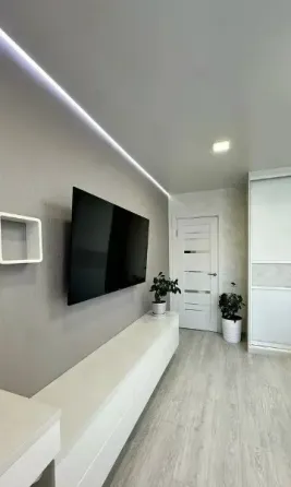 Сдается двухкомнатная квартира на долгий срок, 3\5 этаж, 43 кв.м2. Донецк