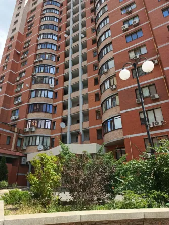 Продам самую дешевую 4 комн.кв. новострой, пр. Ильича 21 а. Донецк