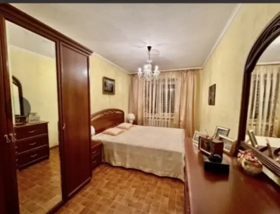 Продам 4 х комн квартиру в центре Донецк