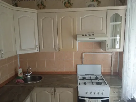 Продам или обмен на авто двухкомнатную квартиру в центре. Шахтерск