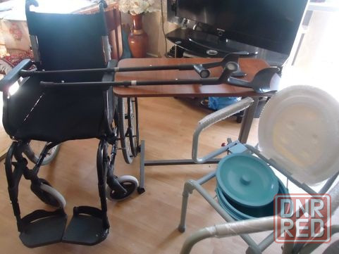 инвалидная коляска стул душа и туалета костыли подмыш алюм Ходунки и Трость метал поднят высот 800 Донецк - изображение 1