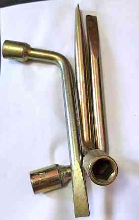 Ключ баллонный Г-образный 17 мм, изогнутый, с монтажной лопаткой, оцинкованный, СССР. Донецк