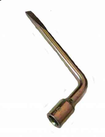 Ключ баллонный 17 мм, изогнутый, Г-образный, с монтажной лопаткой, оцинкованный, СССР. Макеевка