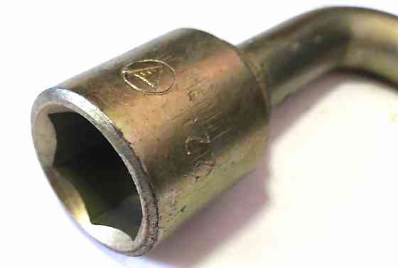 Ключ баллонный 22 мм, изогнутый, Г-образный, с монтажной лопаткой, оцинкованный, СССР. Донецк