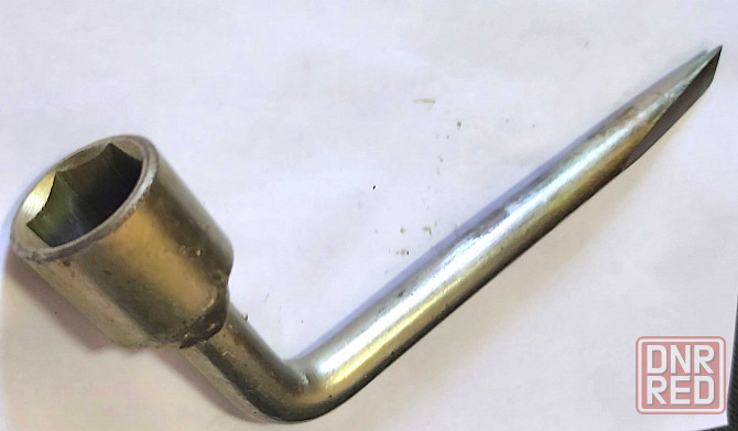Ключ баллонный 22 мм, изогнутый, Г-образный, с монтажной лопаткой, оцинкованный, СССР. Донецк - изображение 1