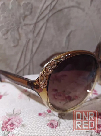 Женские солнцезащитные очки с вензелями Макеевка - изображение 1