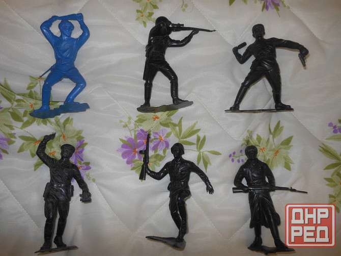 Солдатики дзи большие и малые. Енакиево - изображение 2