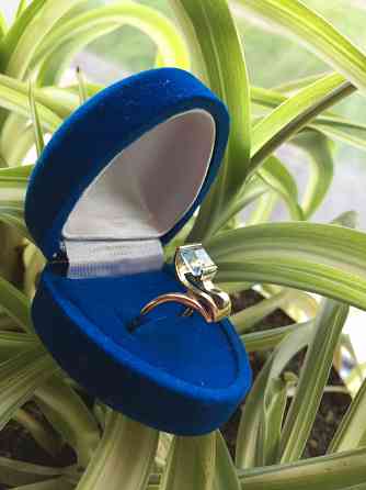Золотое кольцо с натуральным топазом Донецк