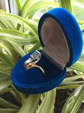 Золотое кольцо с натуральным топазом Донецк