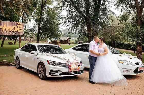 Свадебный автомобиль Машина на свадьбу с водителем Аренда свадебного автомобиля с украшением Донецк