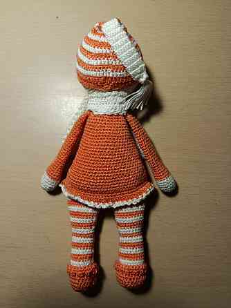 Милая маленькая куколка, связанная крючком Донецк