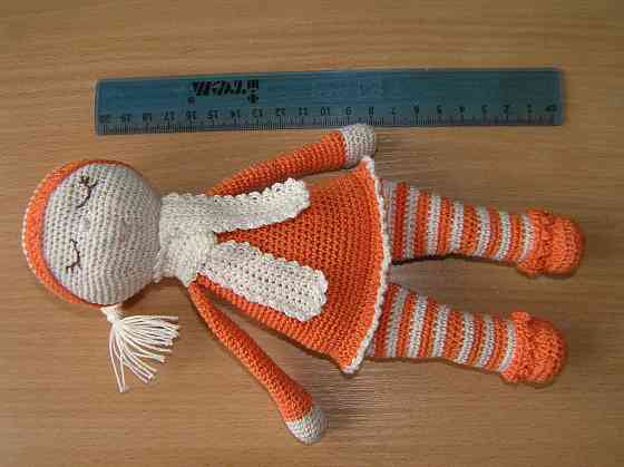 Милая маленькая куколка, связанная крючком Донецк
